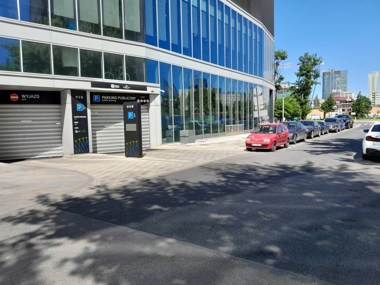 Parking – brama wjazdowa