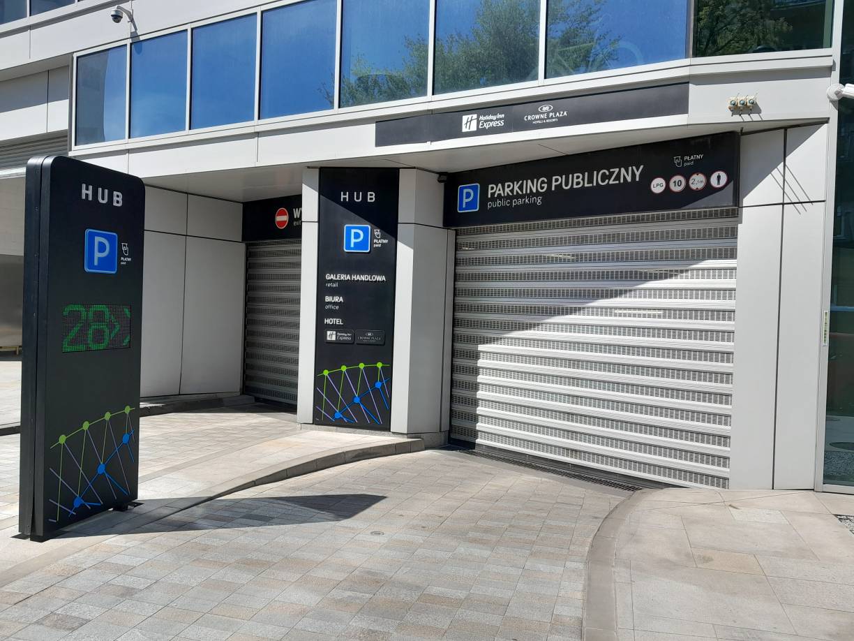 Parking – wjazd i bileterka